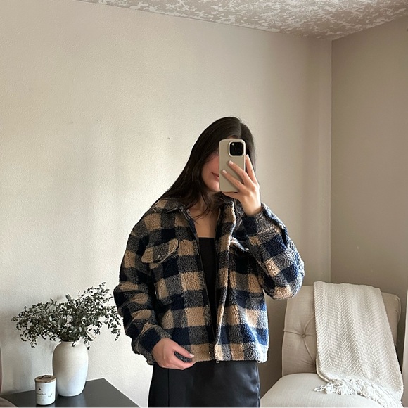 American Eagle Plaid Fuzzy Jacket/ Coat - Picture 2 of 8